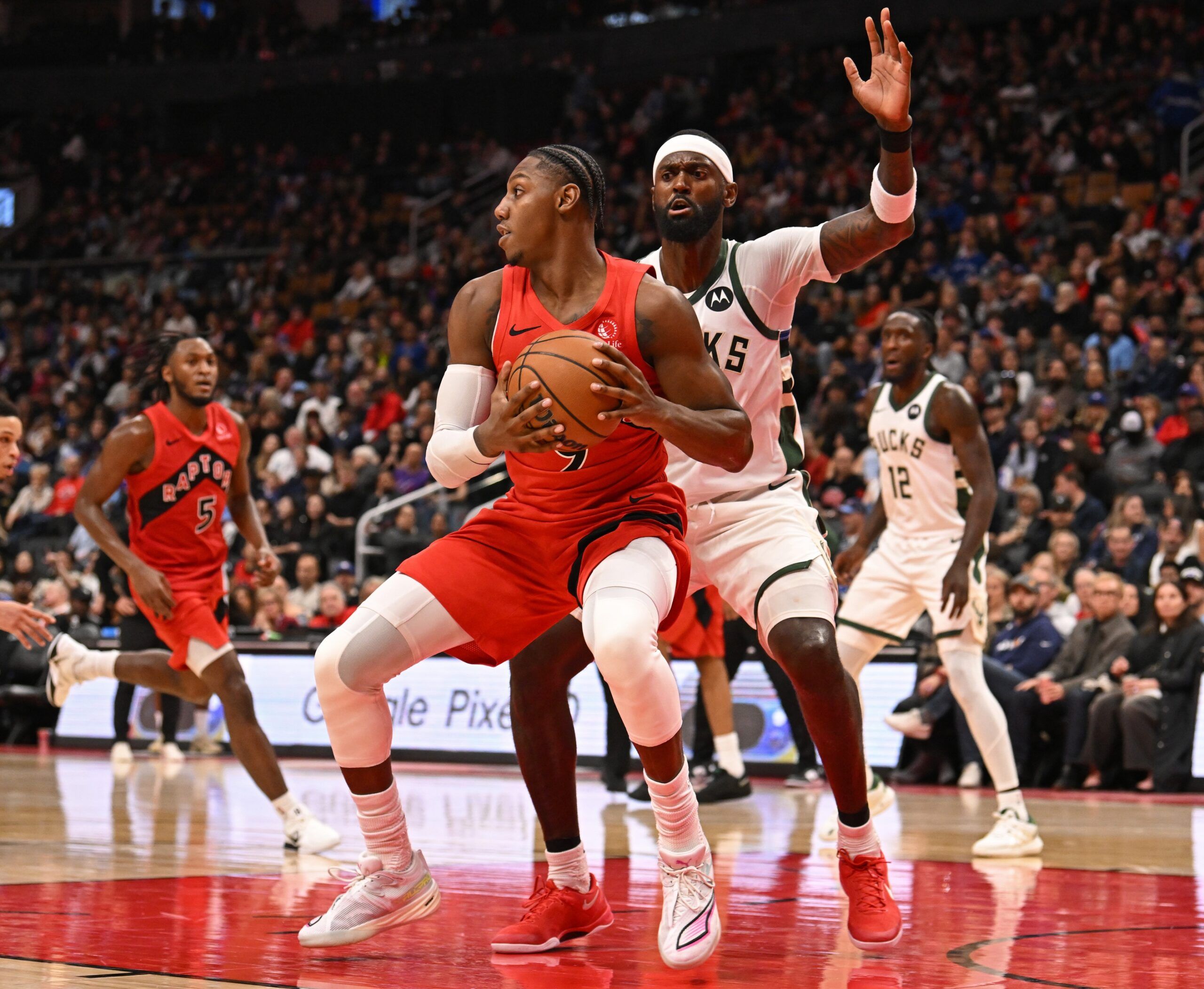 Antetokounmpo Dominates with 31 Points, 20 Rebounds as Bucks Hold Off ...